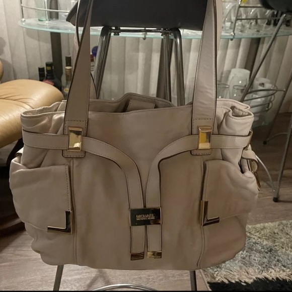 Michael Kors Ivory Leather Beverly Large Shoulder Bag Purse - Picture 2 of 14